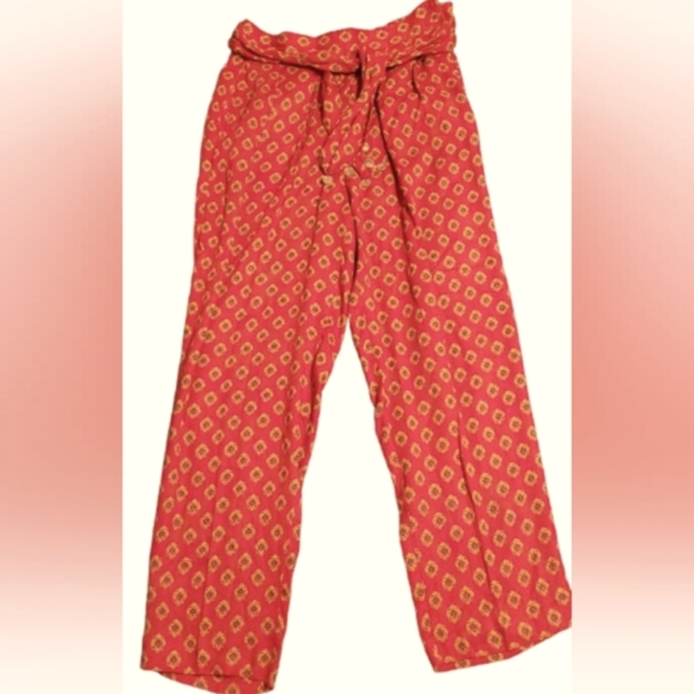 SK & Company petite S:6 red w/design and attached belt w/coin pleated boho pants